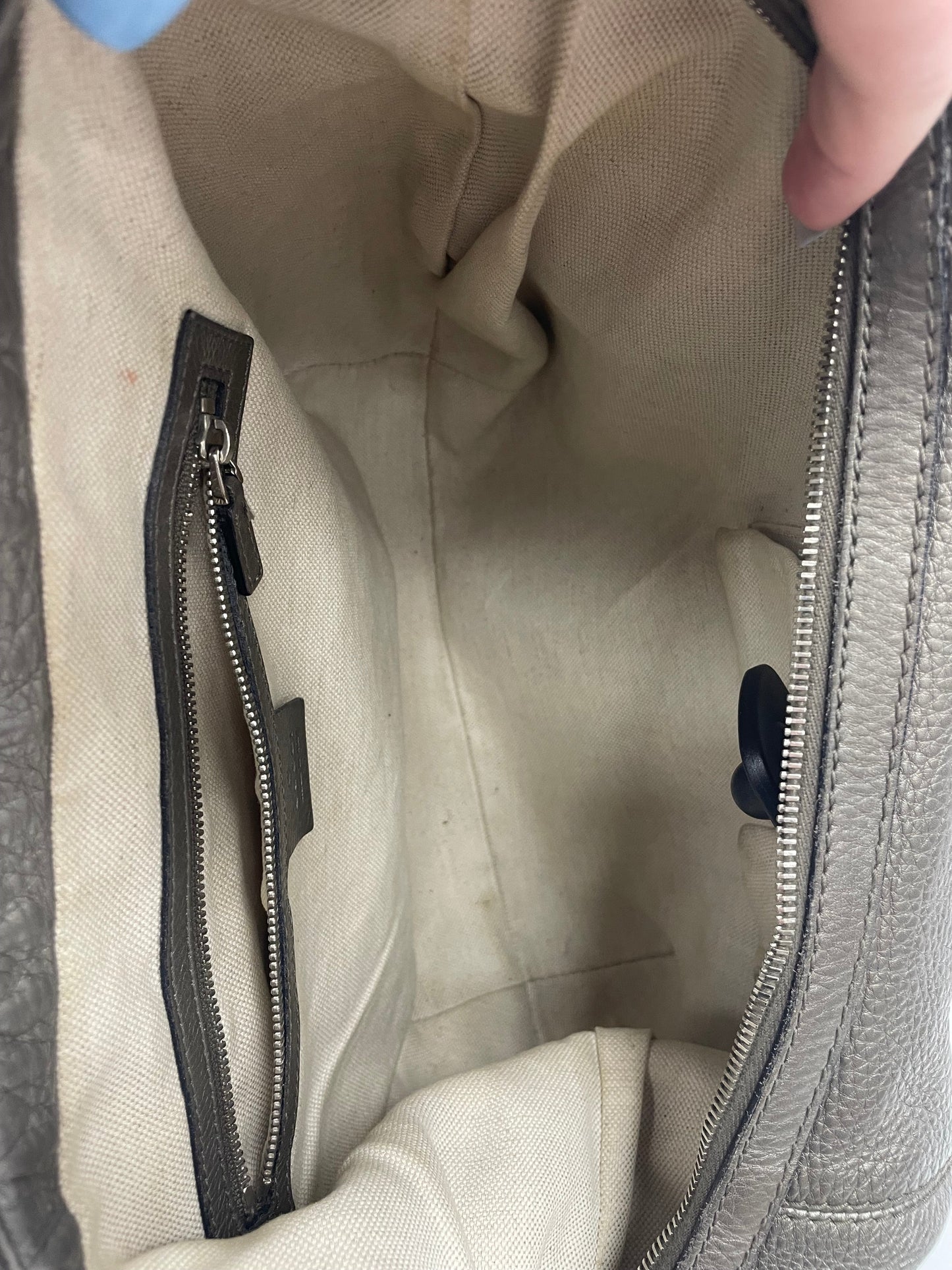 Handbag Luxury Designer By Gucci In Grey, Size:Large