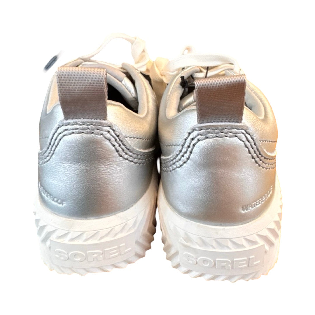 Shoes Designer By Sorel In Silver, Size:6.5