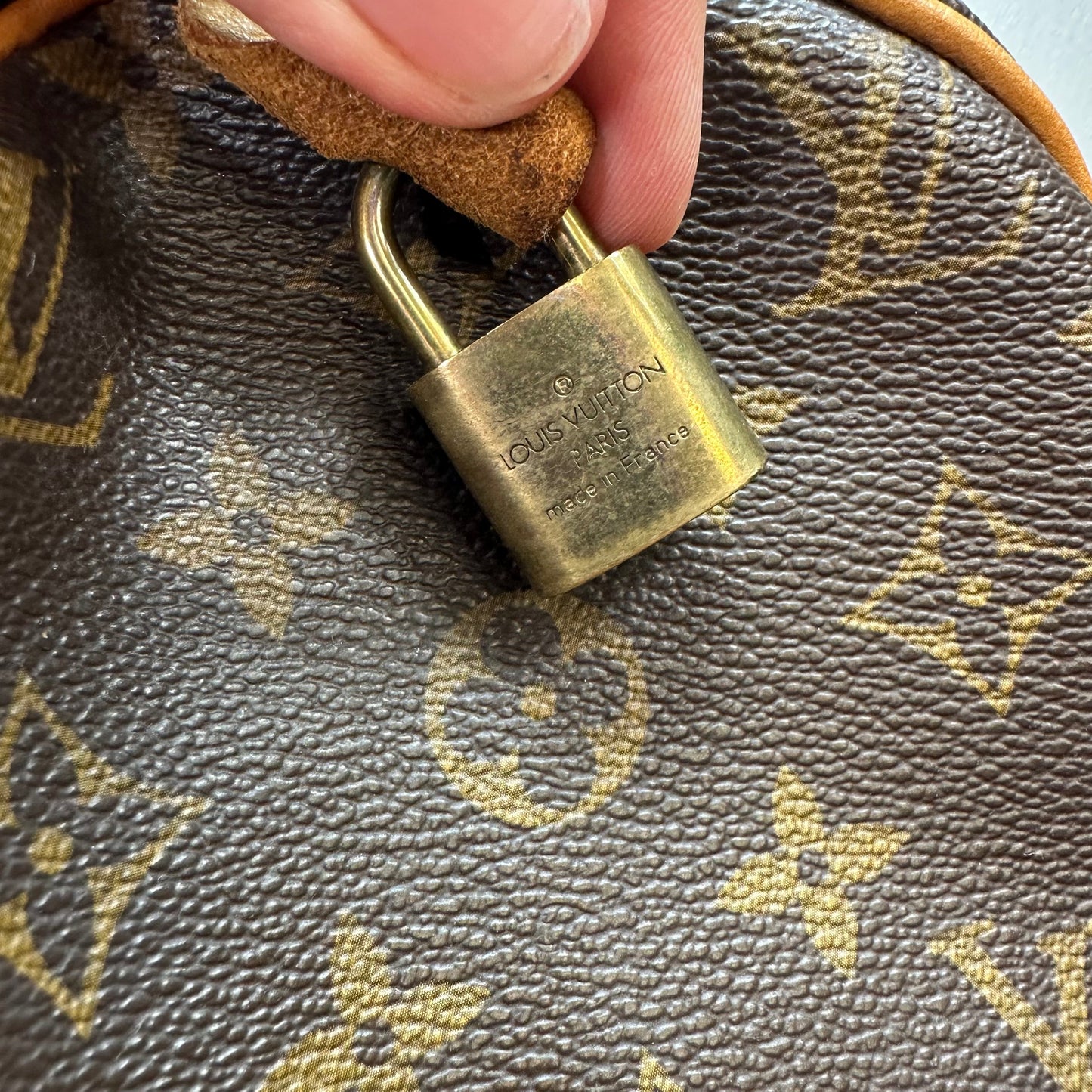 Speedy Handbag Luxury Designer By Louis Vuitton, Size: Medium