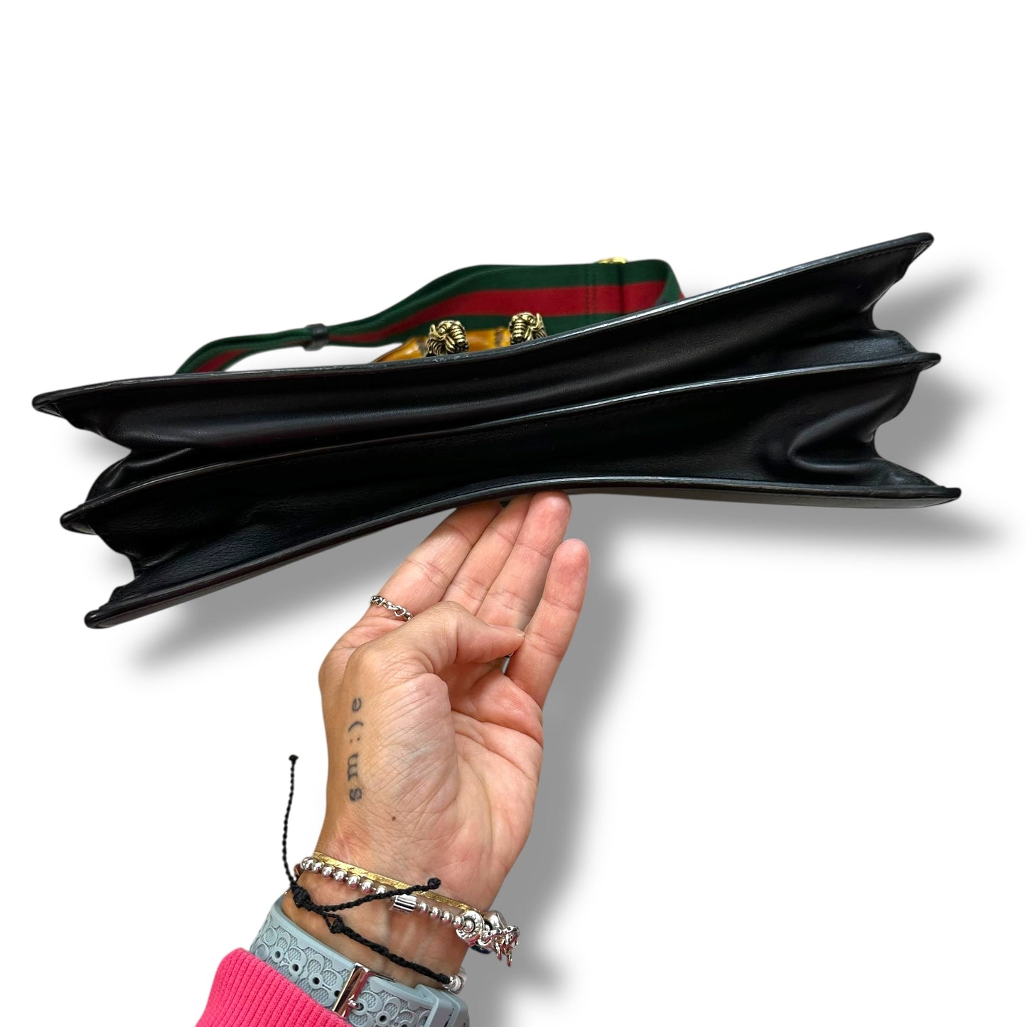 Handbag Luxury Designer By Gucci, Size: Medium