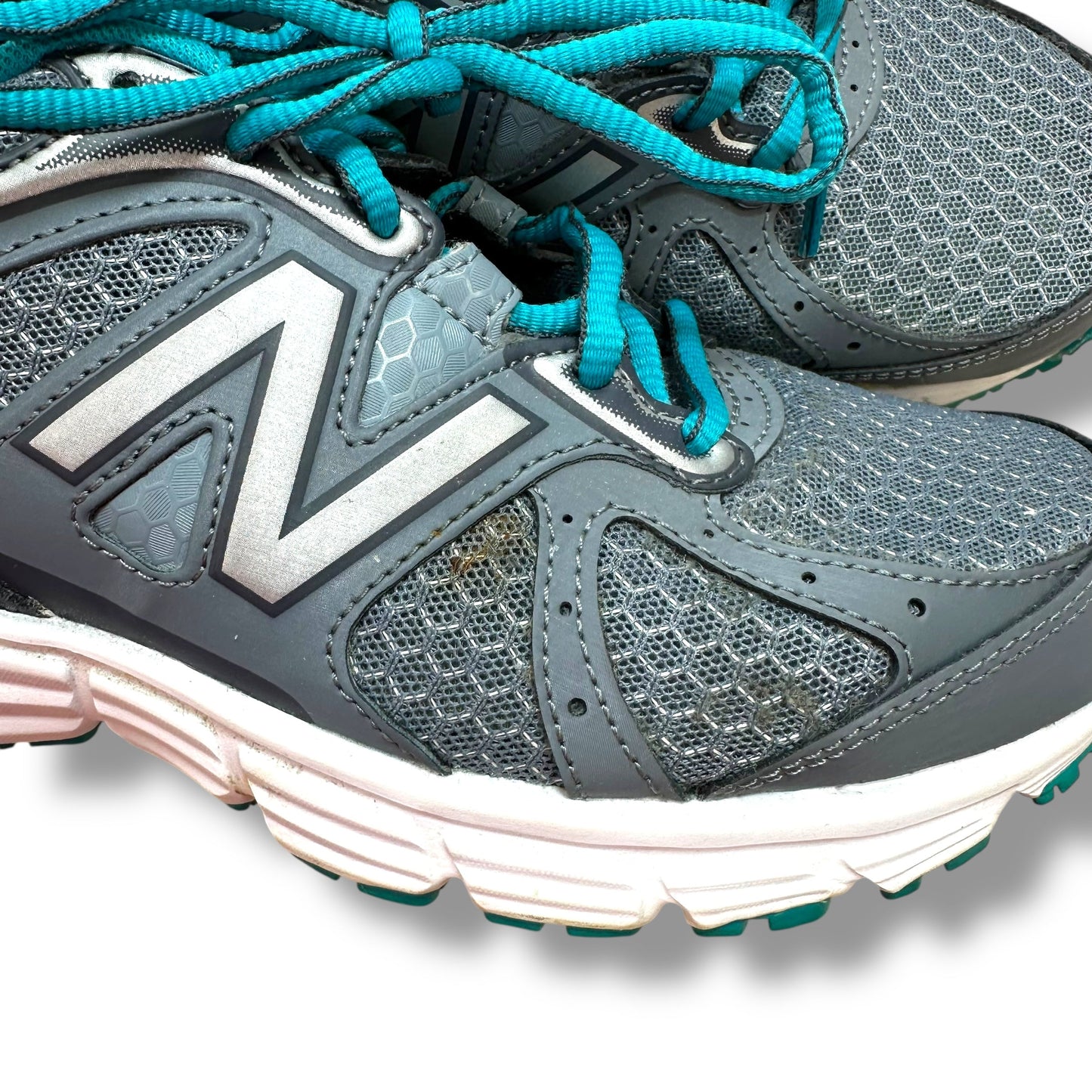 Shoes Athletic By New Balance In Grey & Silver, Size: 6