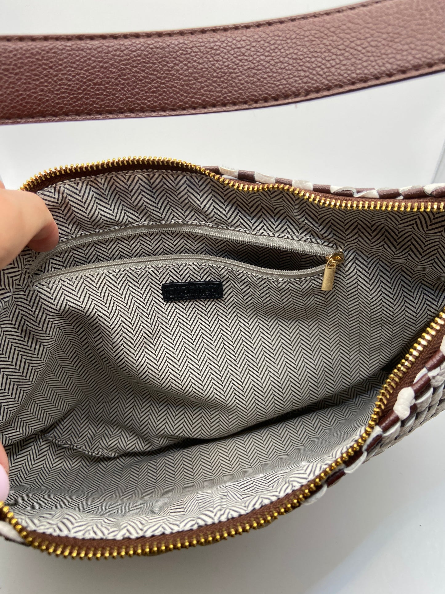 Handbag By Clothes Mentor, Size: Medium