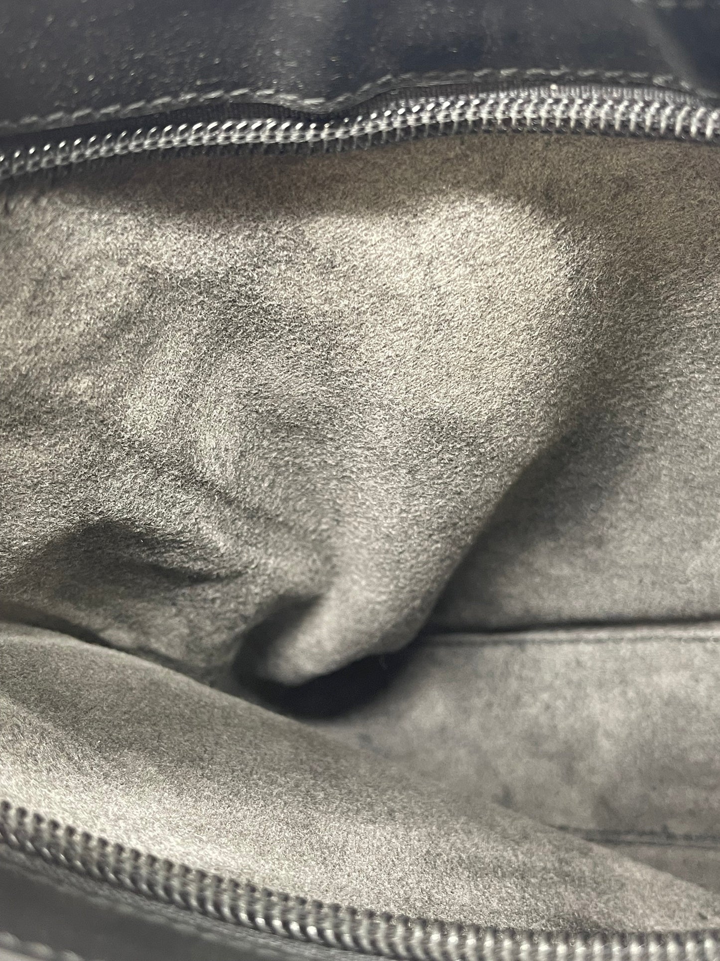 Handbag Luxury Designer By Gucci, Size: Medium