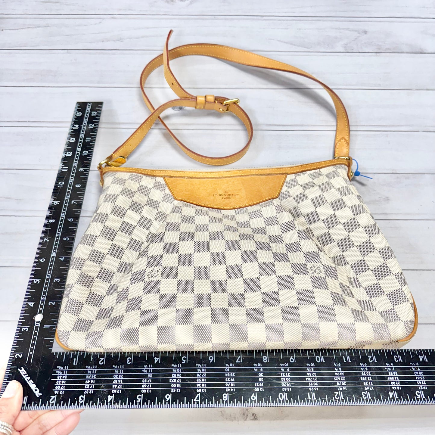 Crossbody Luxury Designer By Louis Vuitton, Size: Medium