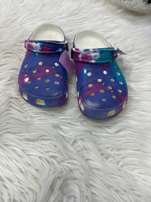 Shoes Flats By Crocs In Purple, Size:9