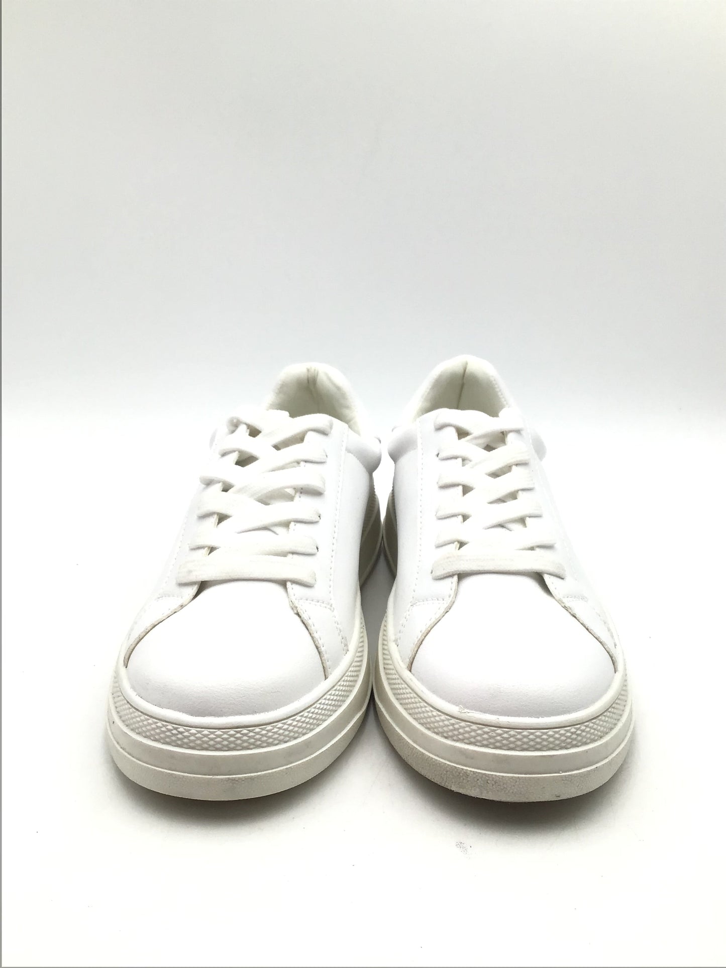 Shoes Sneakers By Steve Madden In White, Size: 11
