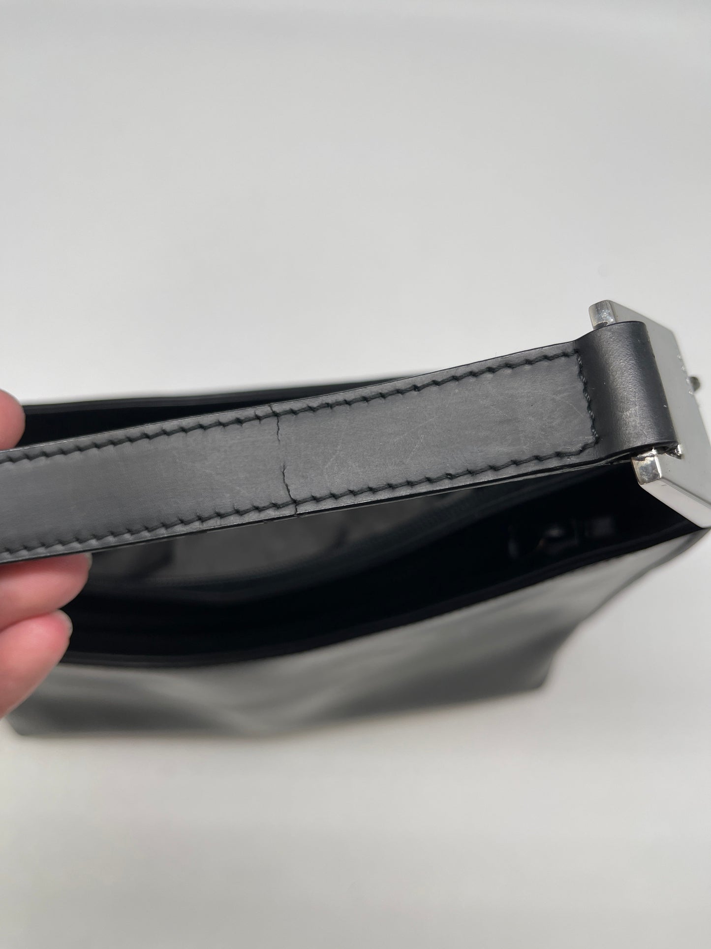 Handbag Luxury Designer By Gucci, Size: Medium