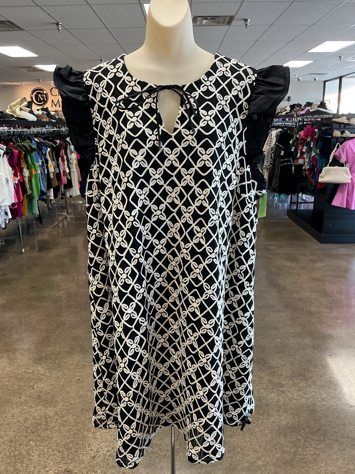Dress Casual Short By Skies Are Blue In Black & Cream, Size:2X