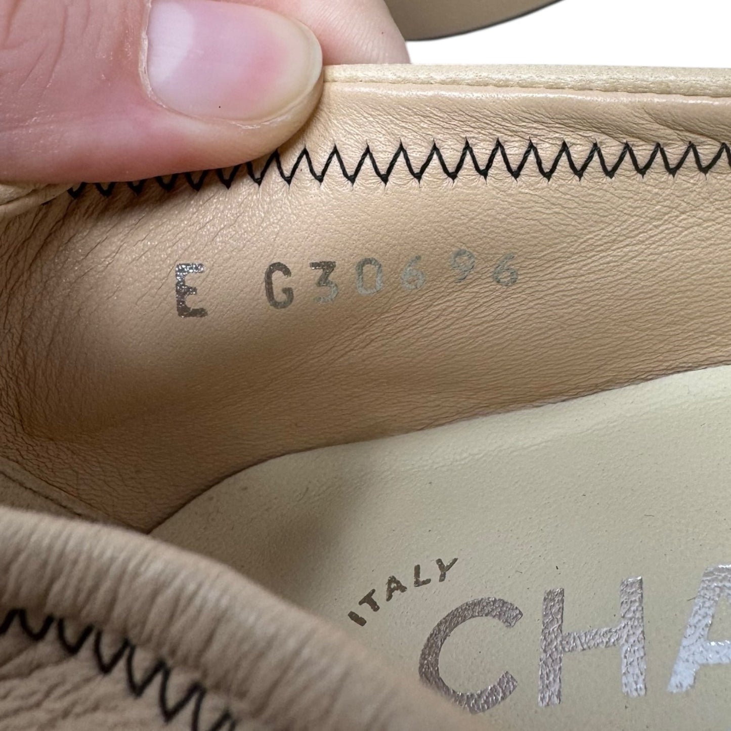 CC Leather Cap Toe Ballet Flats Shoes Luxury Designer By Chanel In Black & Tan, Size: 6.5