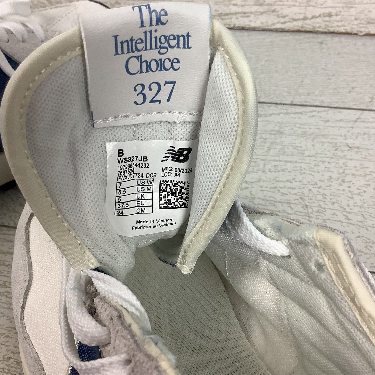 Shoes Athletic By New Balance In Cream, Size: 7