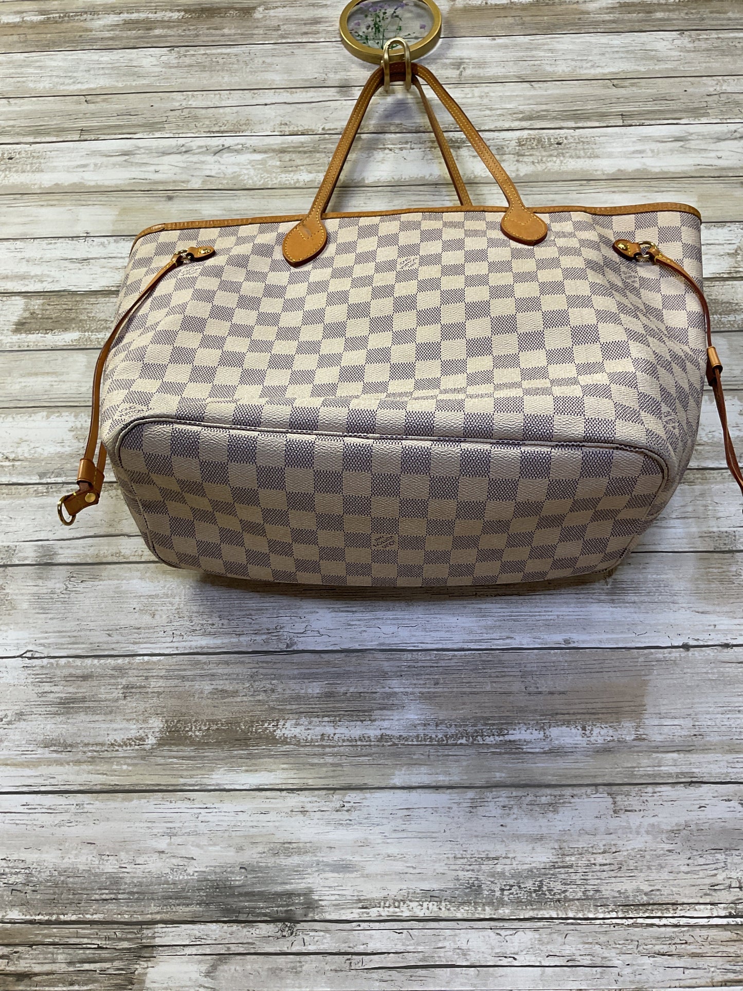 Handbag Luxury Designer By Louis Vuitton In Grey & White, Size:Medium