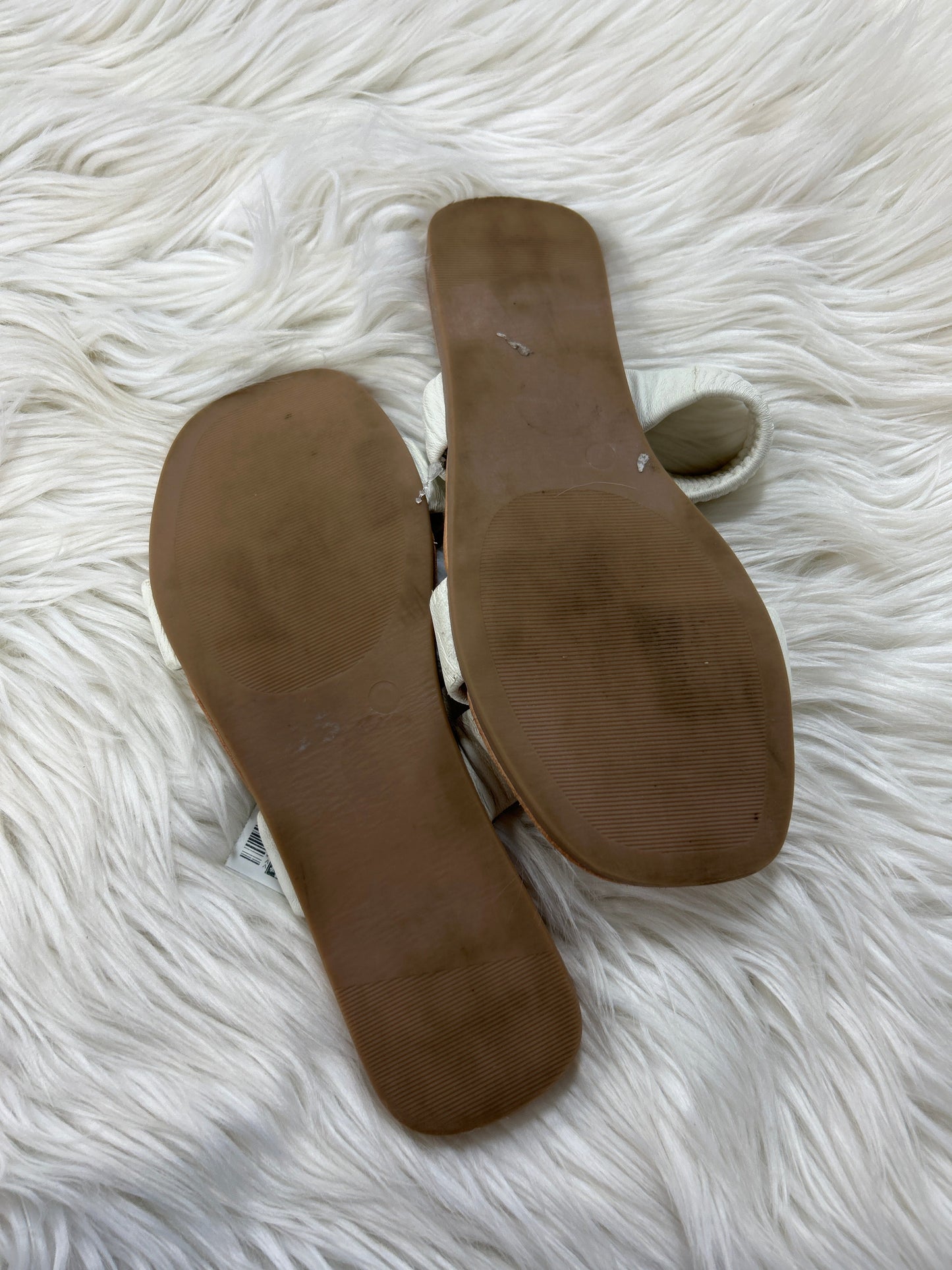 Sandals Flats By Clothes Mentor In Cream, Size:7.5