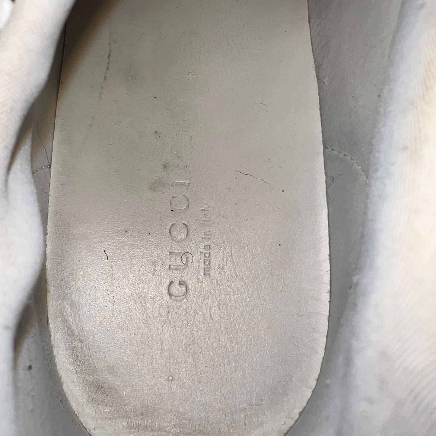 Shoes Luxury Designer By Gucci In Black & White, Size: 9