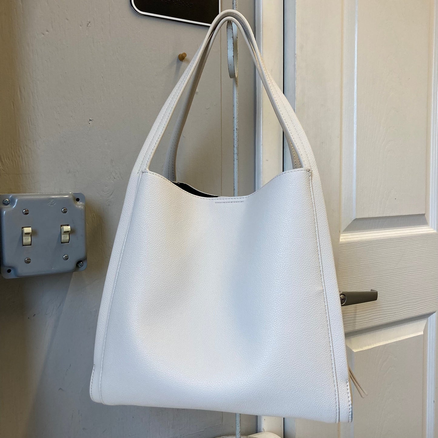 Handbag By Dkny In White, Size:Large