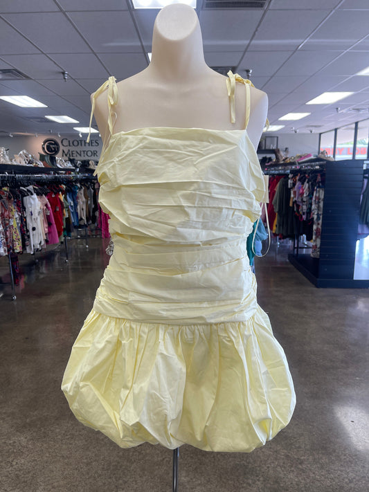 Dress Casual Short By Le Lis In Yellow, Size:L