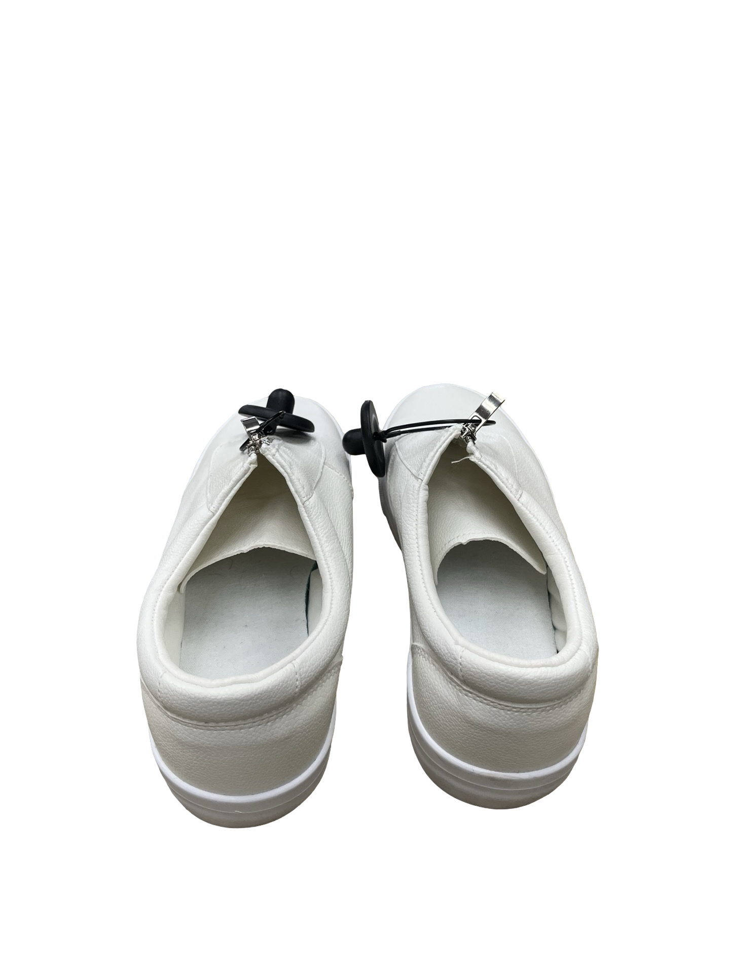 Shoes Sneakers By Clothes Mentor In White, Size:8