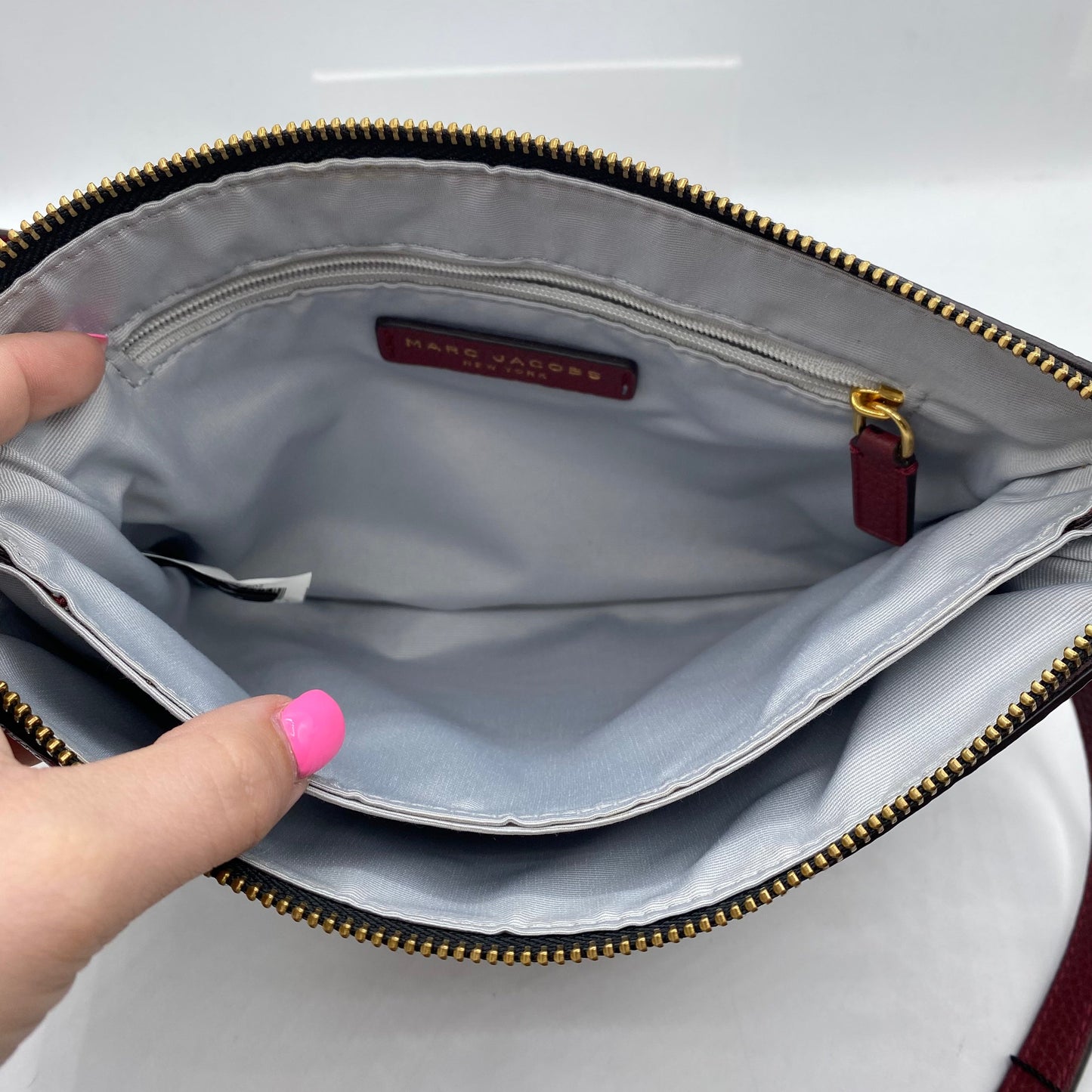 Marc Jacobs In MAROON, Size: MEDIUM