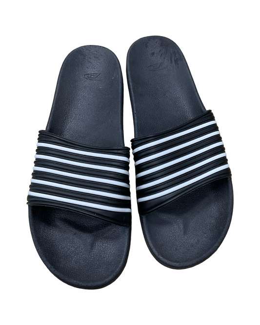 Sandals Flats By Clothes Mentor In Black & White, Size:10