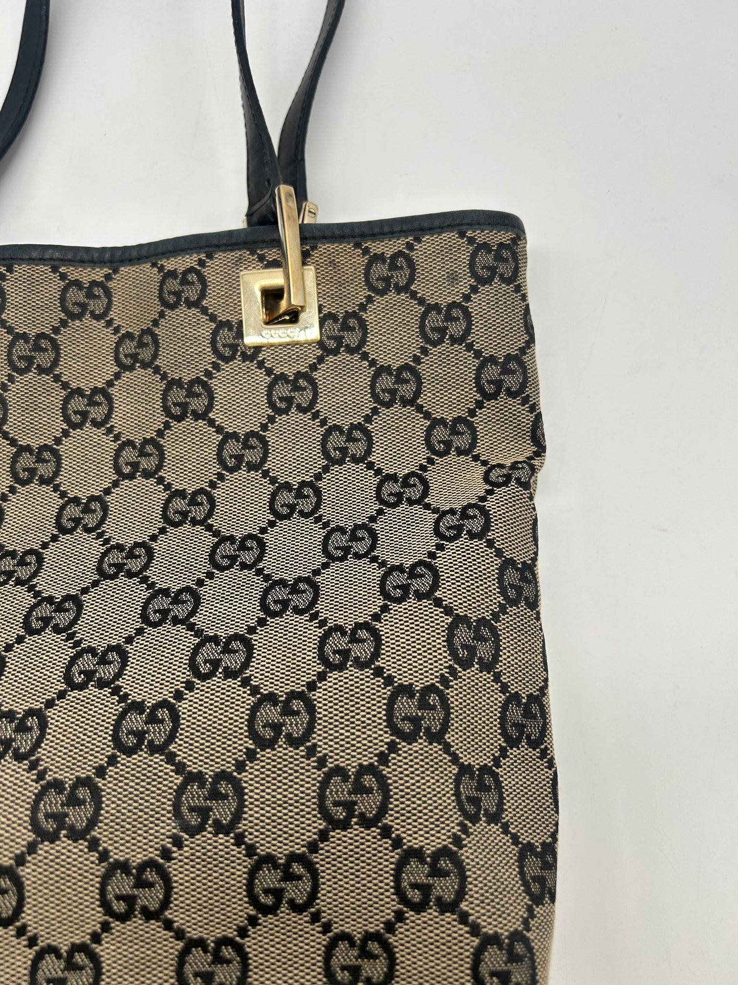 Handbag Luxury Designer By Gucci, Size: Medium
