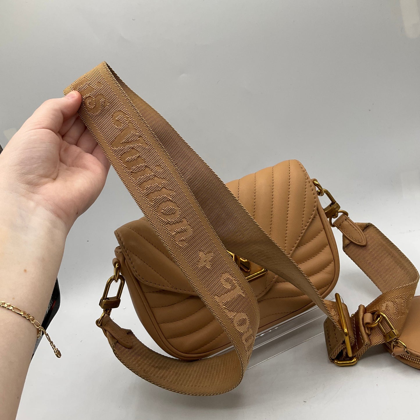 Crossbody Luxury Designer By Louis Vuitton, Size: Small