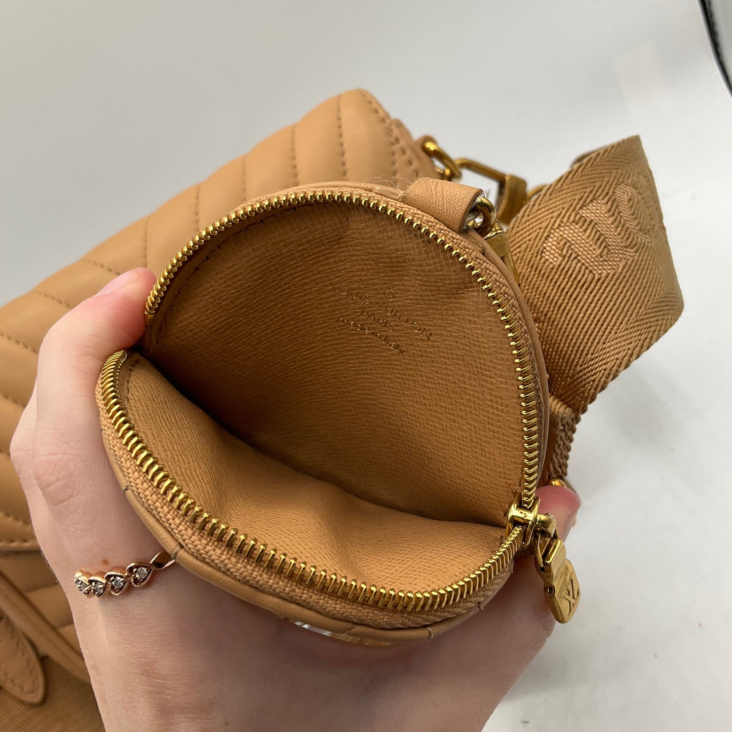 Crossbody Luxury Designer By Louis Vuitton, Size: Small