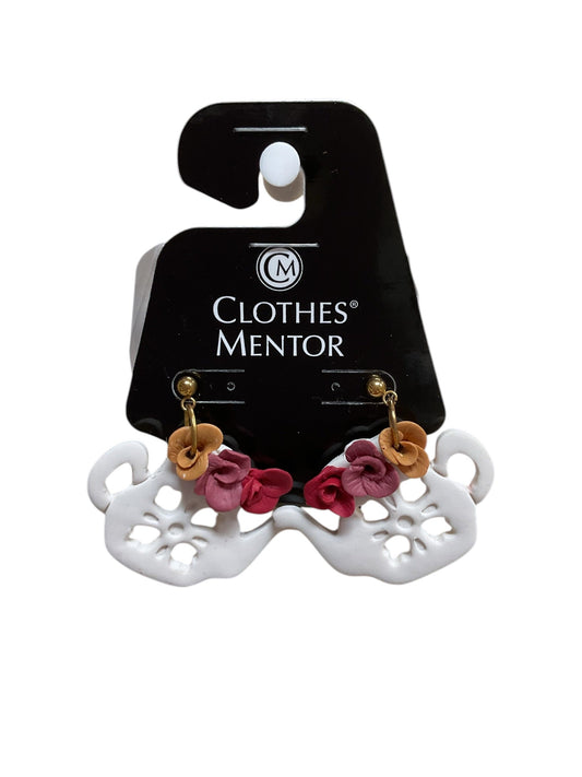 Earrings Dangle/Drop By Cmf In Red & White