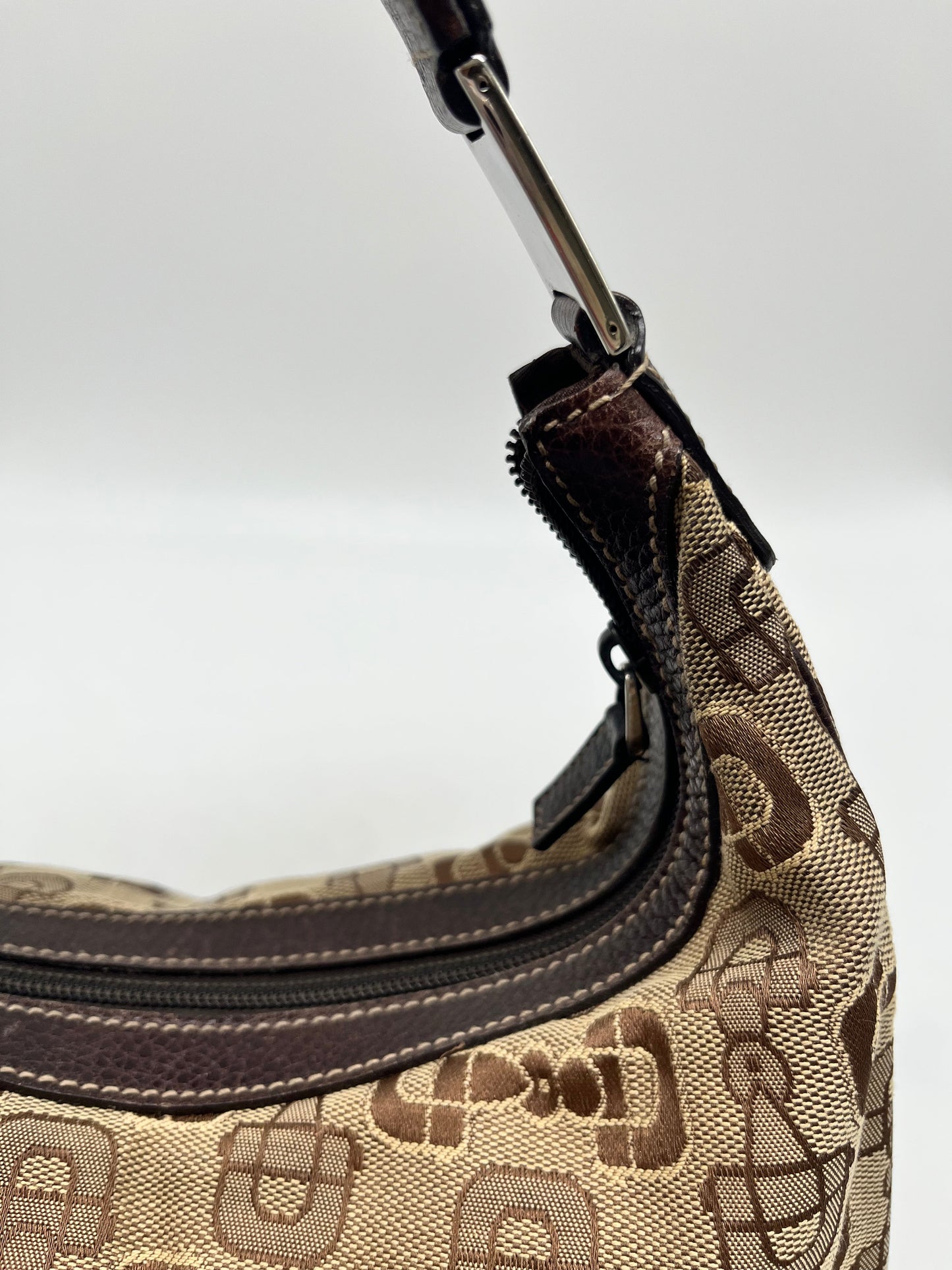 Handbag Luxury Designer By Gucci, Size: Medium