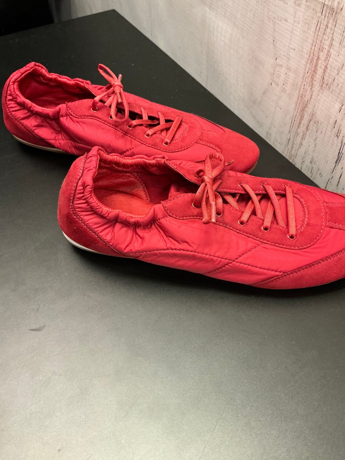 Shoes Sneakers By Vivaia In Red, Size: 10