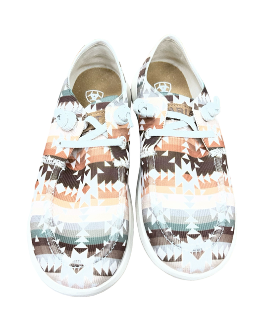 Shoes Sneakers By Ariat In Cream, Size:7