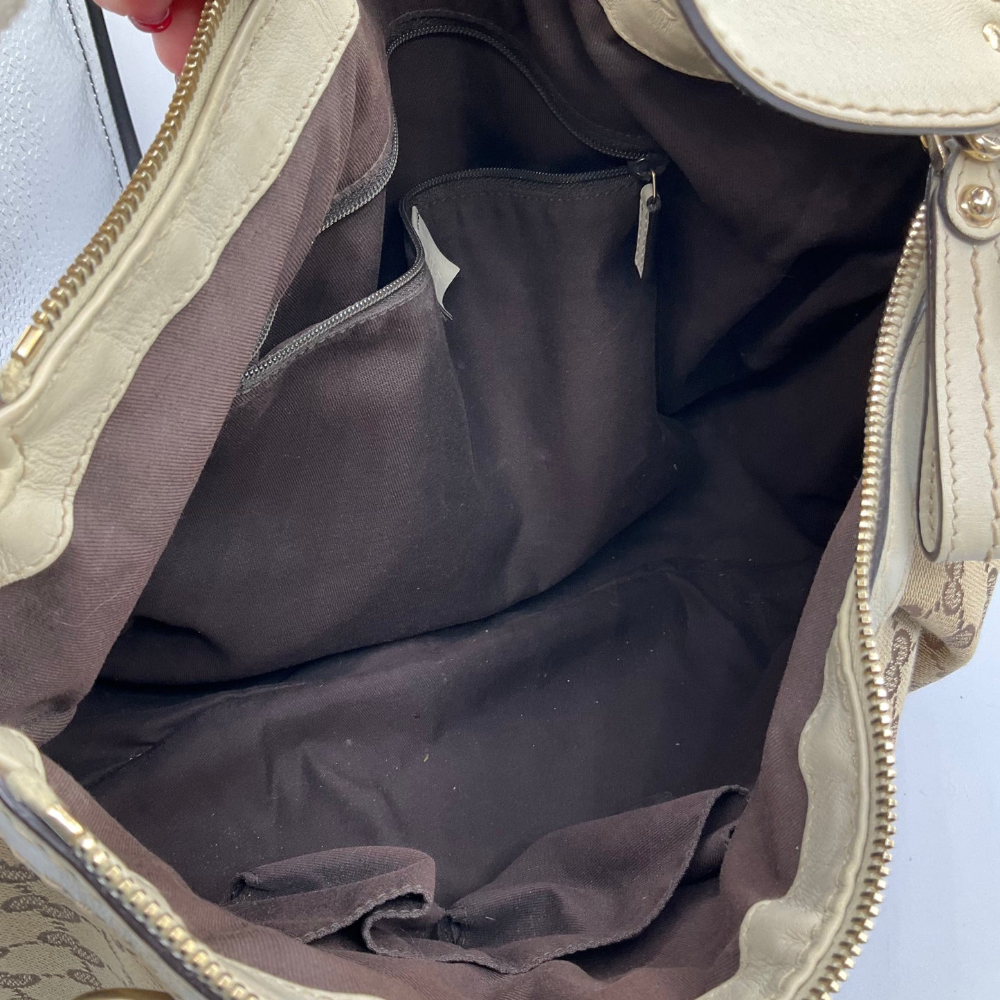 Handbag Luxury Designer By Gucci, Size: Medium