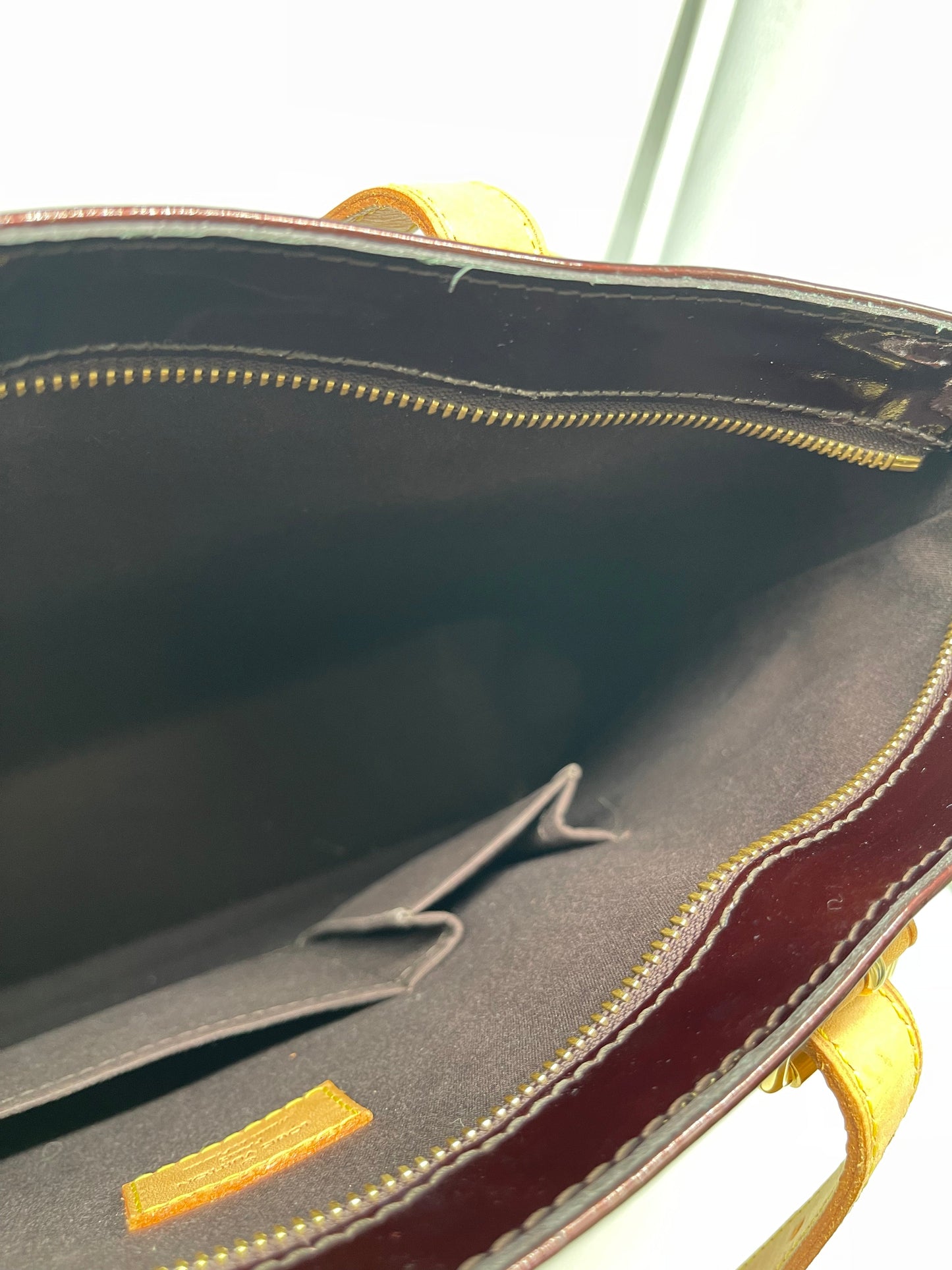 Handbag Luxury Designer By Louis Vuitton, Size: Medium