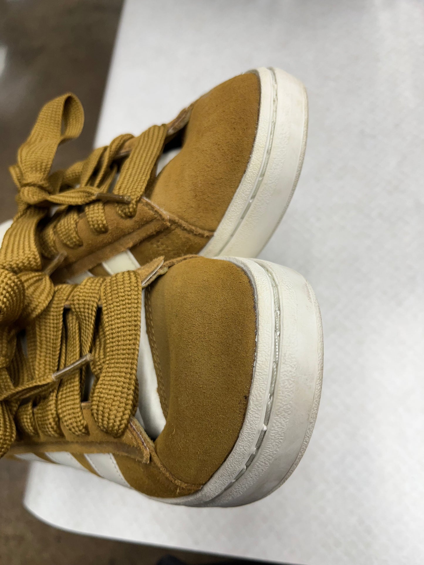 Shoes Sneakers By Adidas In Tan, Size:9