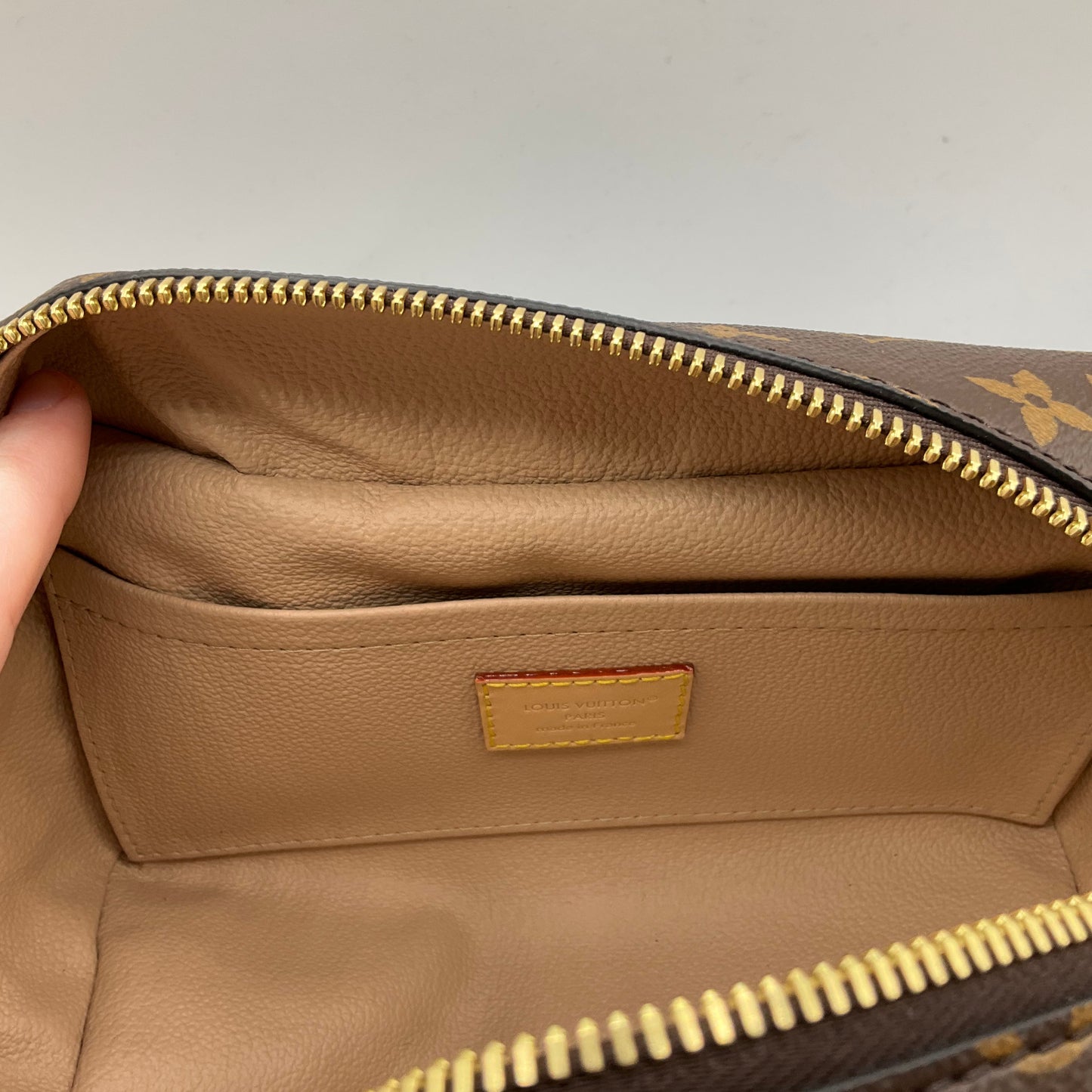 Handbag Luxury Designer By Louis Vuitton, Size: Small