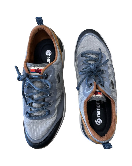 Shoes Athletic By Cobb Hill In Grey, Size:9.5