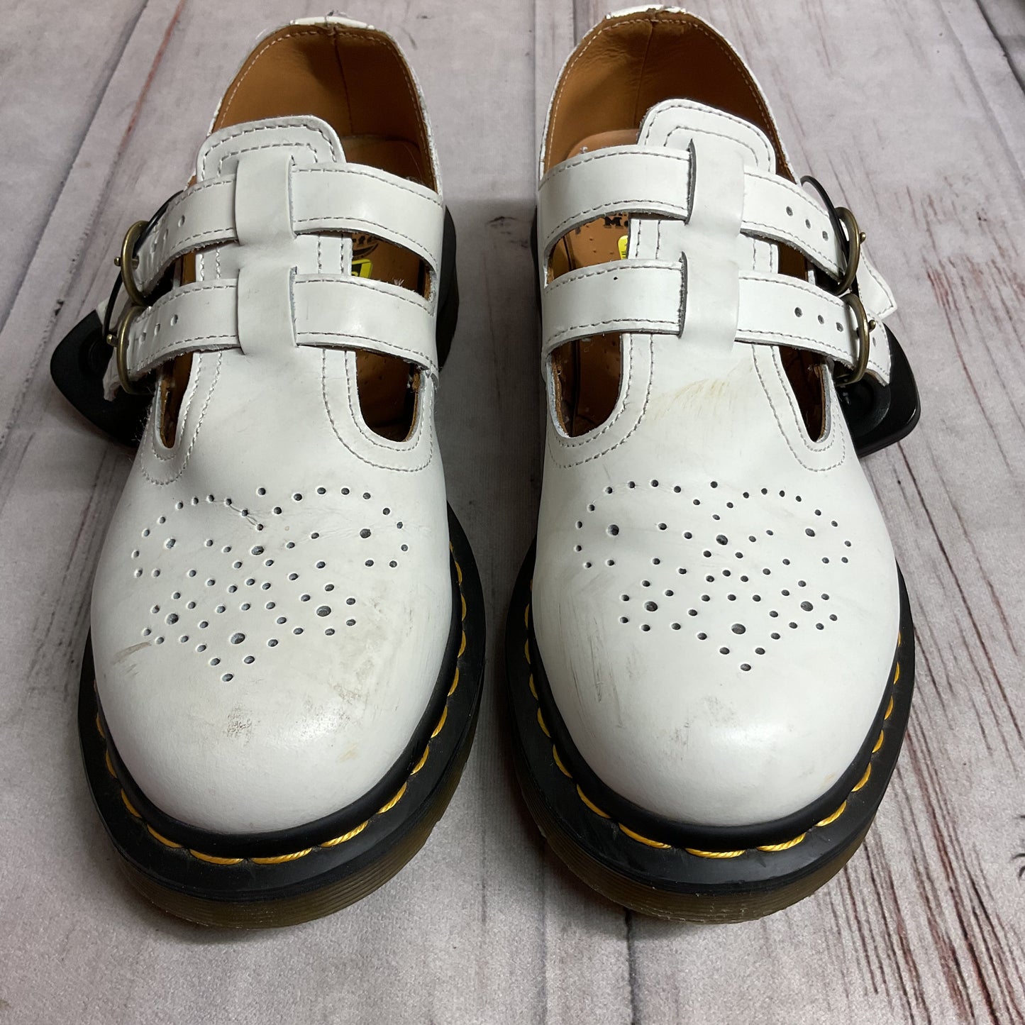 Shoes Flats By Dr Martens In White, Size:8