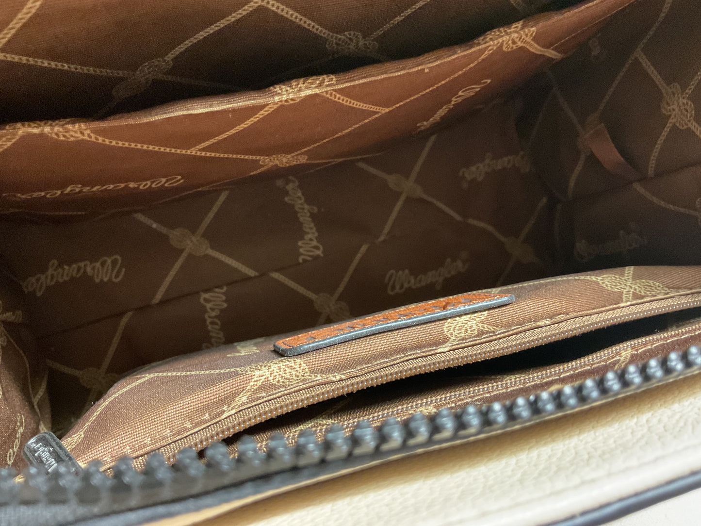 Handbag By Wrangler In Cream, Size:Medium