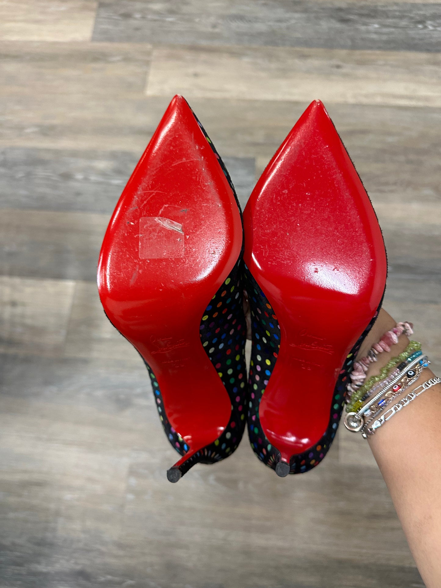 Shoes Luxury Designer By Christian Louboutin In Polkadot Pattern, Size: 8.5