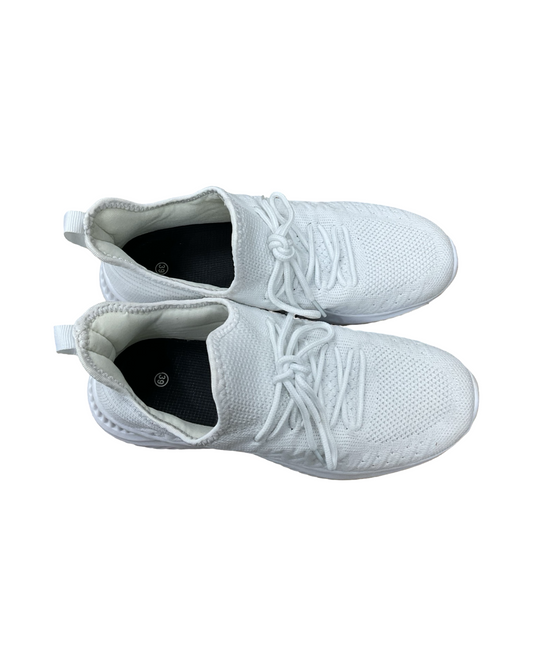 Shoes Sneakers By Clothes Mentor In White, Size:8.5