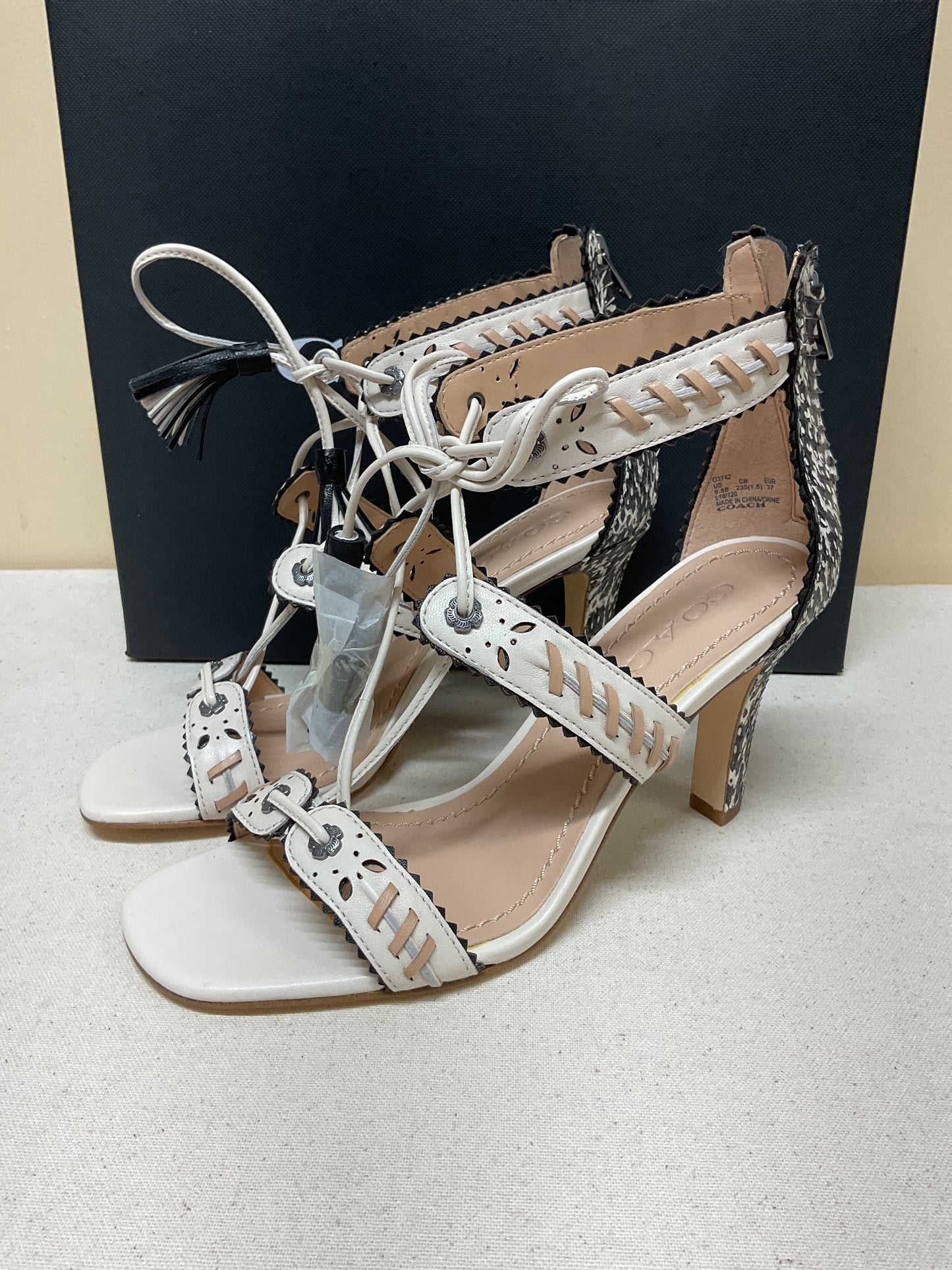 Shoes Designer By Coach In Black & Cream, Size:6.5