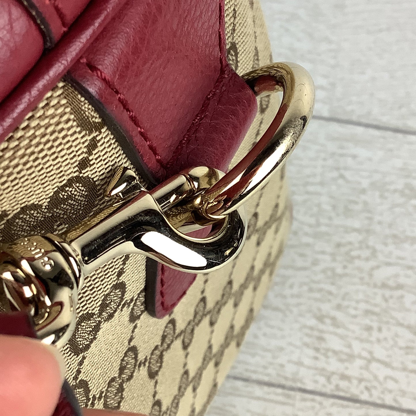 Handbag Luxury Designer By Gucci, Size: Medium