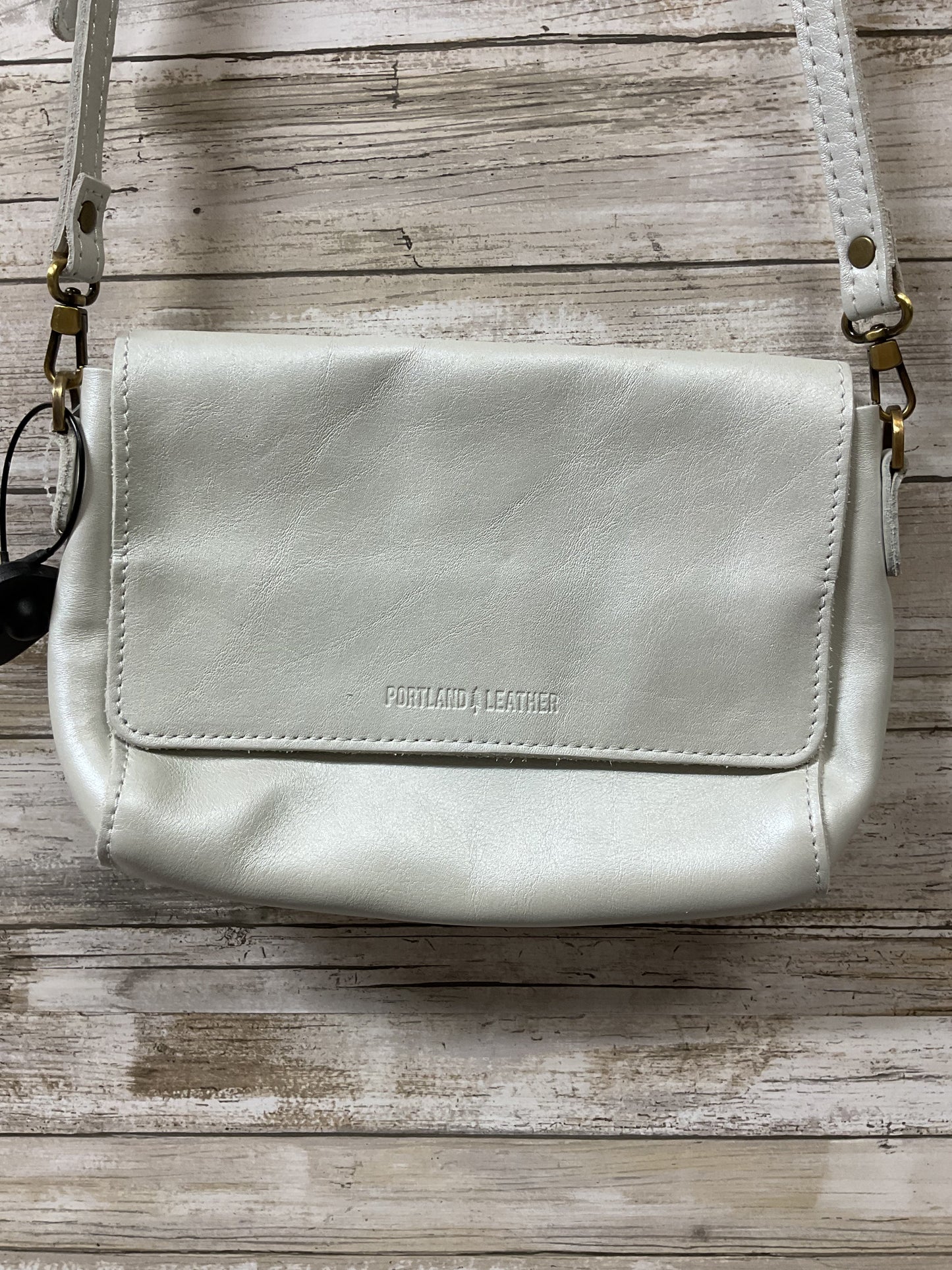 Crossbody Leather By Cma In White, Size:Medium