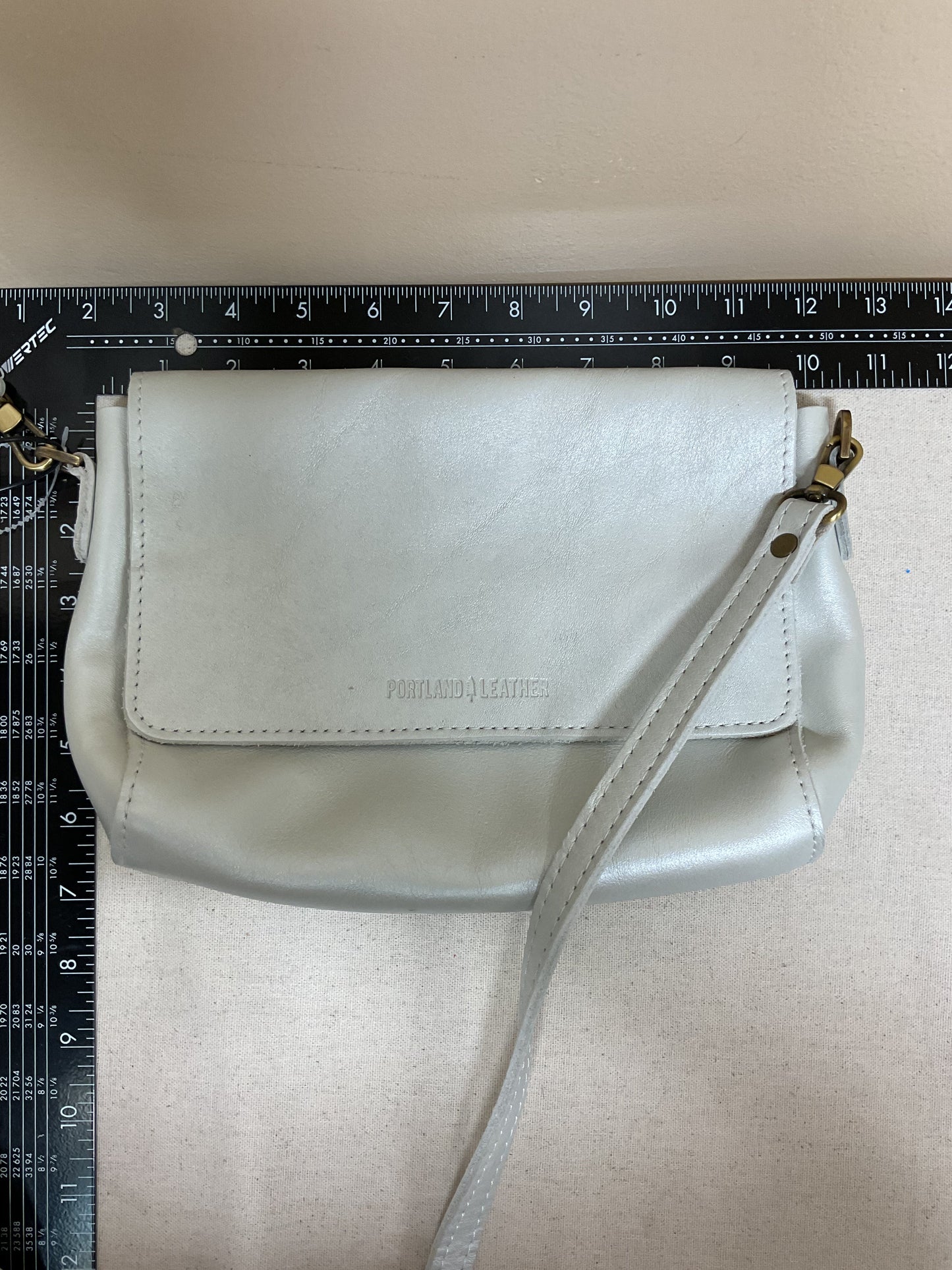 Crossbody Leather By Cma In White, Size:Medium