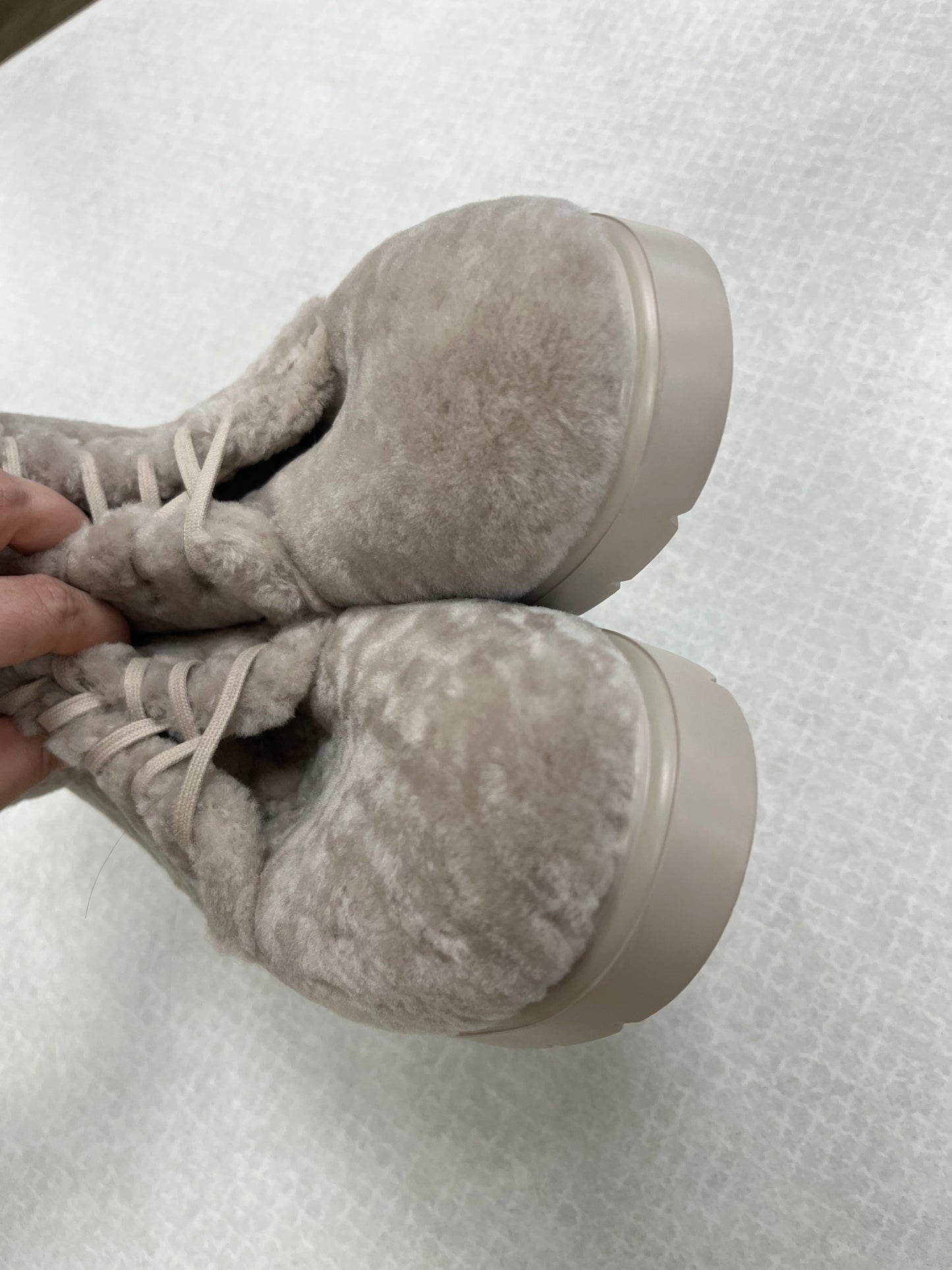 Boots Designer By Stuart Weitzman In Cream, Size:7