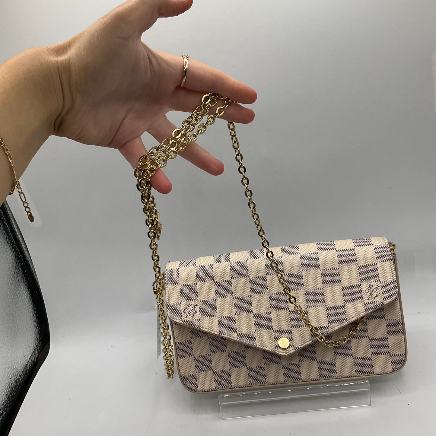 Crossbody Luxury Designer By Louis Vuitton, Size: Small