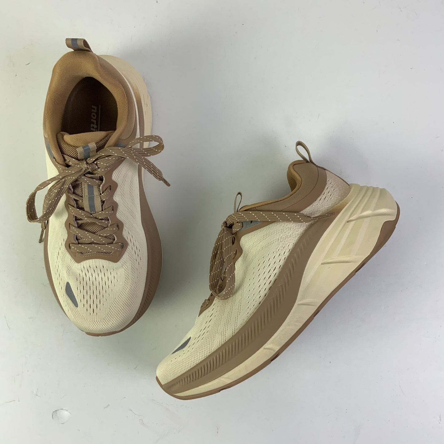 Shoes Athletic By Clothes Mentor In Cream, Size:9