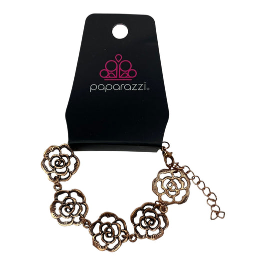 Bracelet Bangle By Paparazzi In Gold