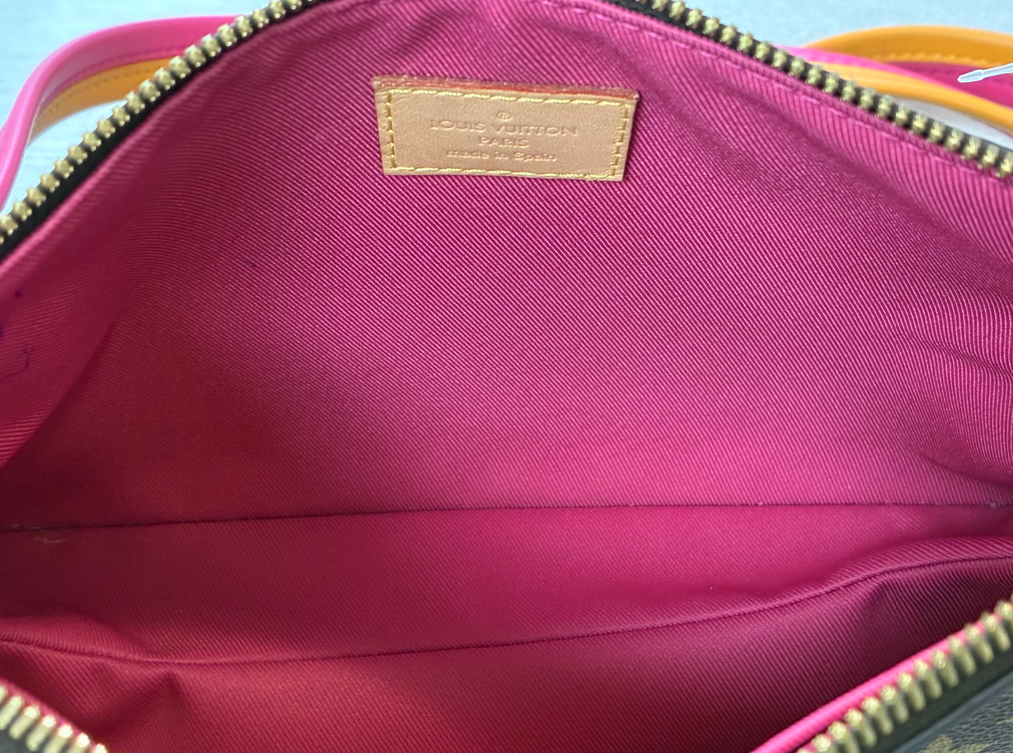 Crossbody Luxury Designer By Louis Vuitton, Size: Small