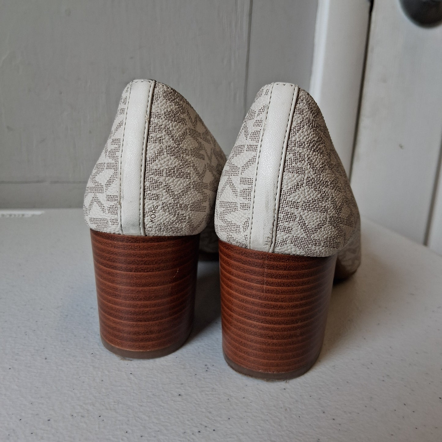 Shoes Designer By Michael Kors In Beige, Size:8