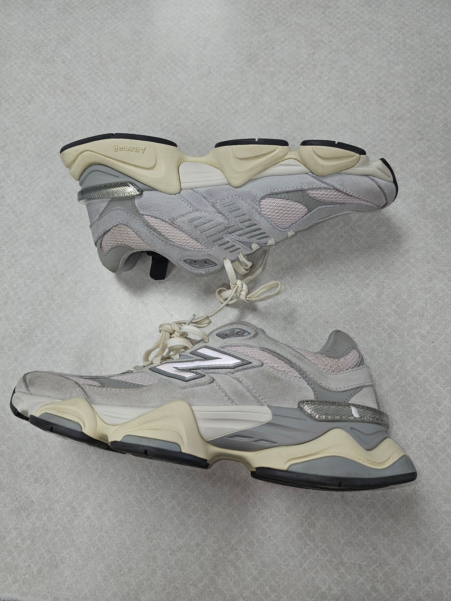 Shoes Athletic By New Balance In Grey & Pink, Size: 10.5