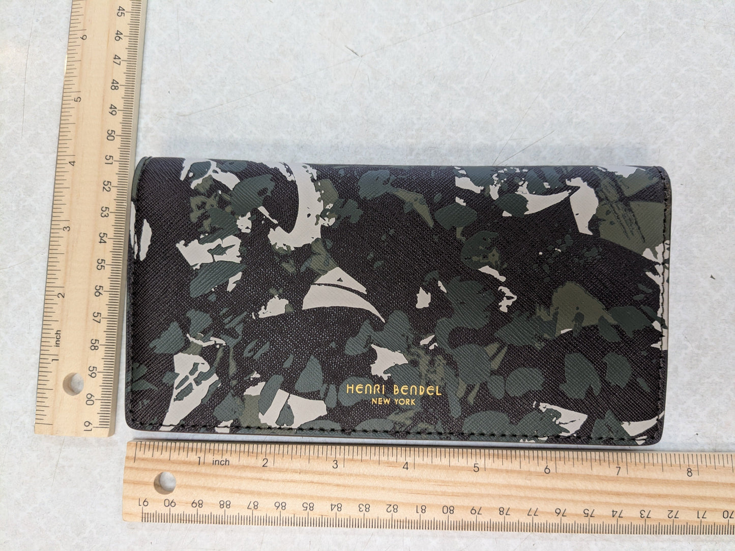 Wallet By Henri Bendel In Camouflage Print, Size:Large